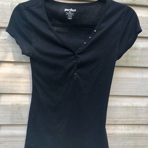 ⛄️Black Henley T-Shirt⛄️